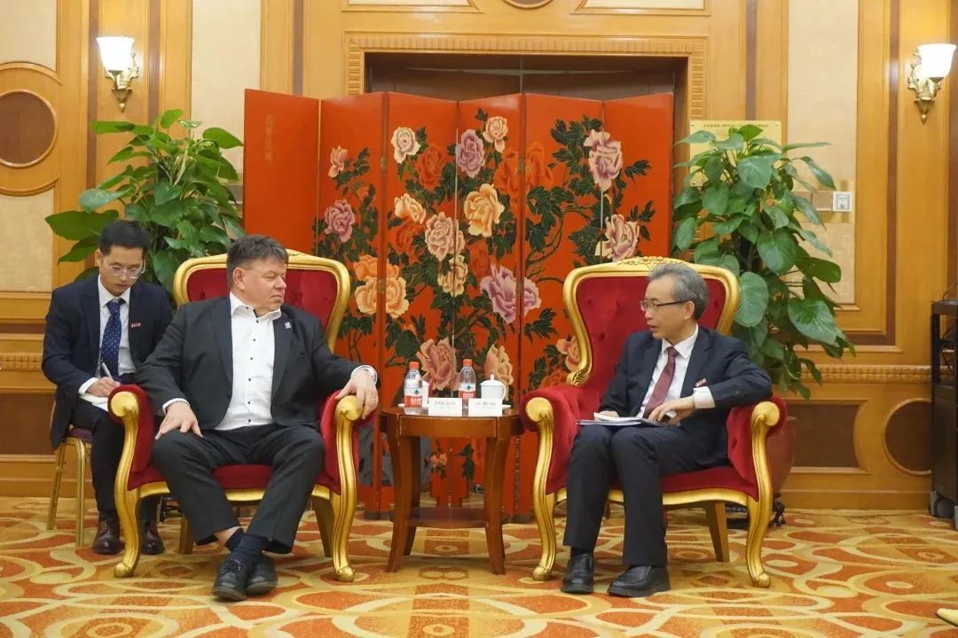 谈哲敏校长会见世界气象组织秘书长塔拉斯、助理秘书长张文建一行